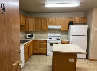 2808 6th St SW #9, Minot, ND 58701