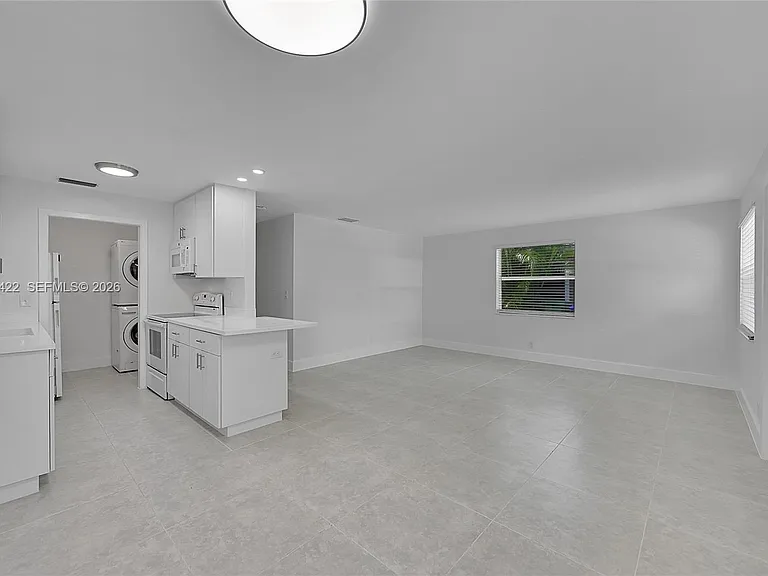 808 SW 12th Ct #808 — Photo 5