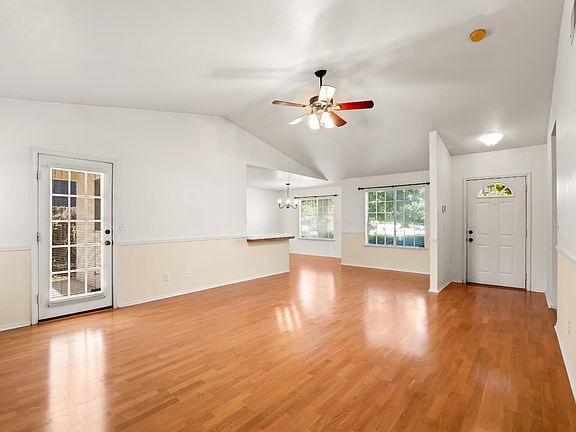 5th image of 2313 N Milburn Ave