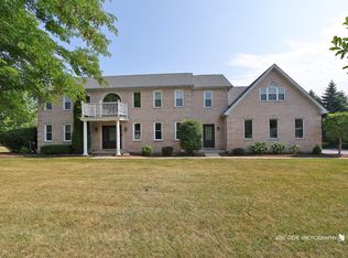 1 Sandpiper Ln, Lake Zurich, IL 60047