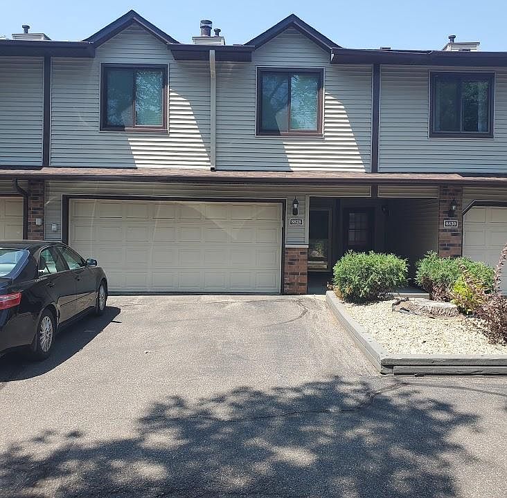 1st image of 8828 N Maplebrook Ct