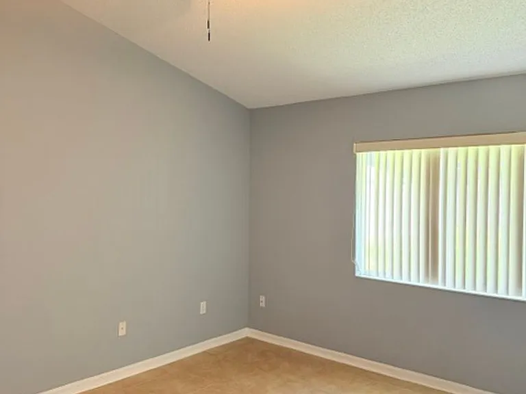 20 Palm Ln — Photo 11