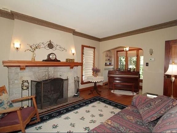 3rd image of 4136 N Ardmore Ave