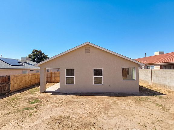 5th image of 633 Autumn Meadows Dr NE