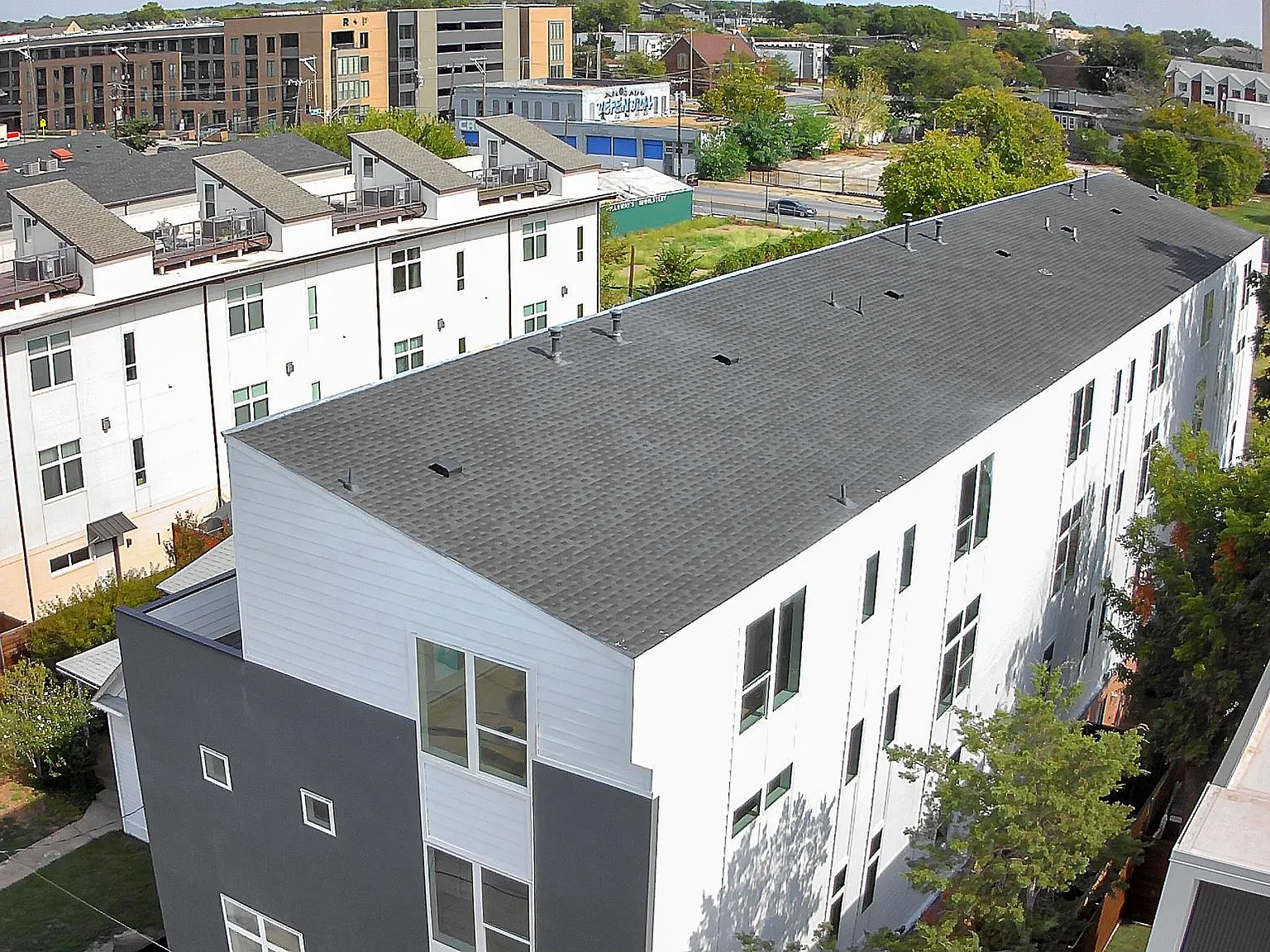 4210 Roseland Ave — Photo 4
