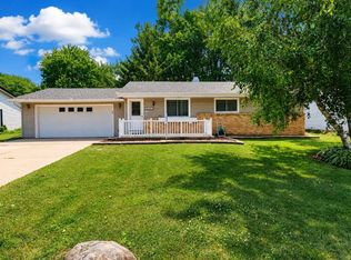 2804 Sherwood Dr, Janesville, WI 53545