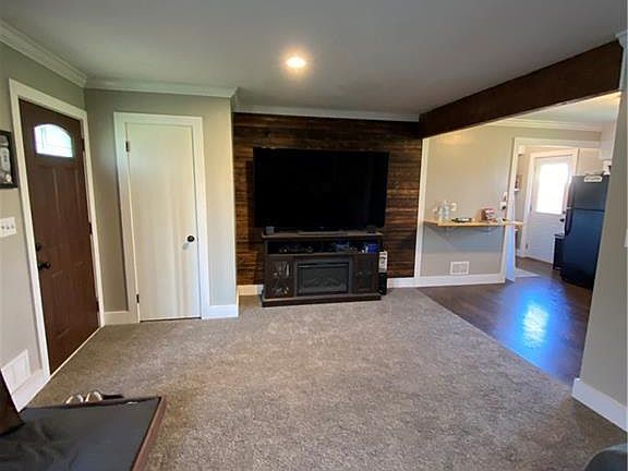 2nd image of 317 Redwood Dr