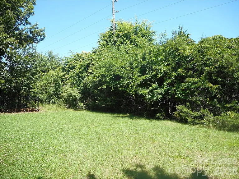 1128 Steele Meadows Dr — Photo 9