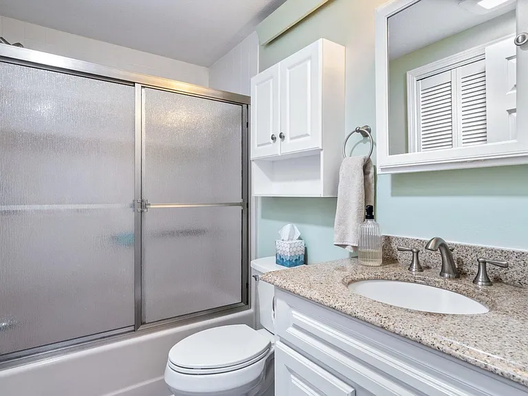 105 E Grand Ave #7 — Photo 12