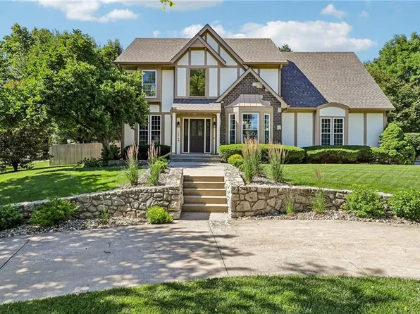 12748 Cody St, Overland Park, KS 66213