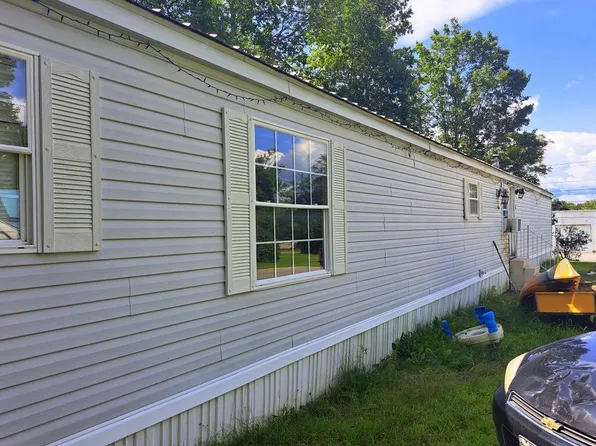5 Cushman Street, Wilton, ME 04294