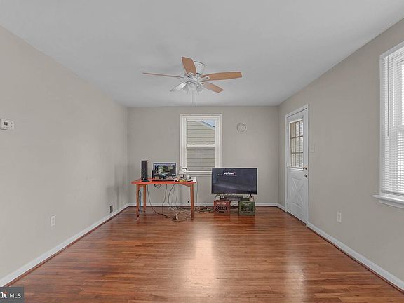 5th image of 604 Burgundy Dr