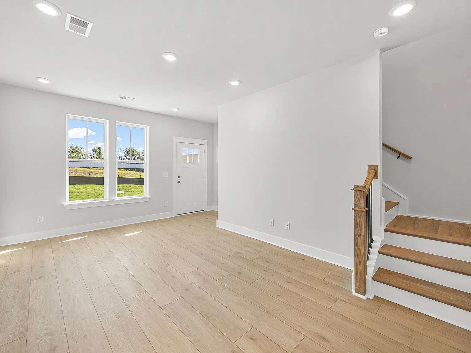 2 bed, 2.5 bath, 1611 sqft, $2,300 — Photo 3