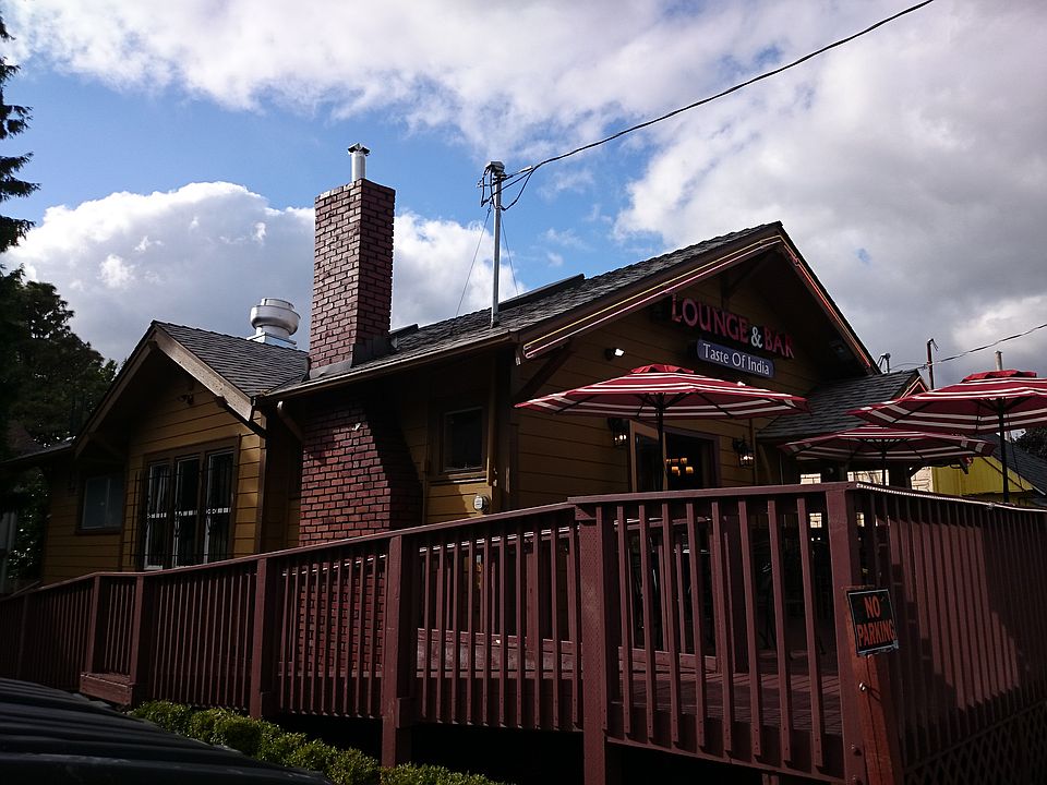 2nd image of 5507 Roosevelt Way NE