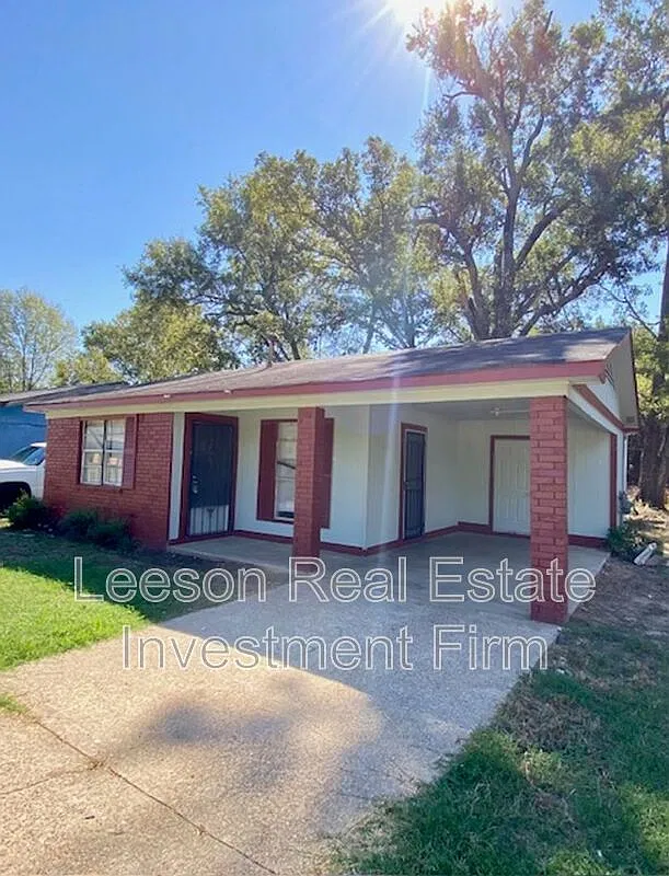 3 bed, 1.0 bath, 866 sqft, $850 — Photo 1