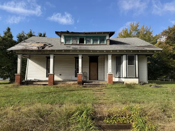 62 High St E, Mc Ewen, TN 37101
