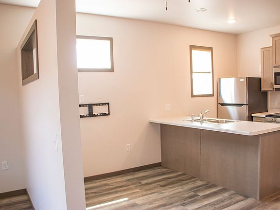 3rd image of 2448 Arthur St #6