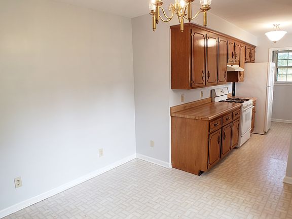 4th image of 2400 Farms Cir