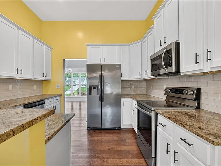 80 Whitley Ct — Photo 11