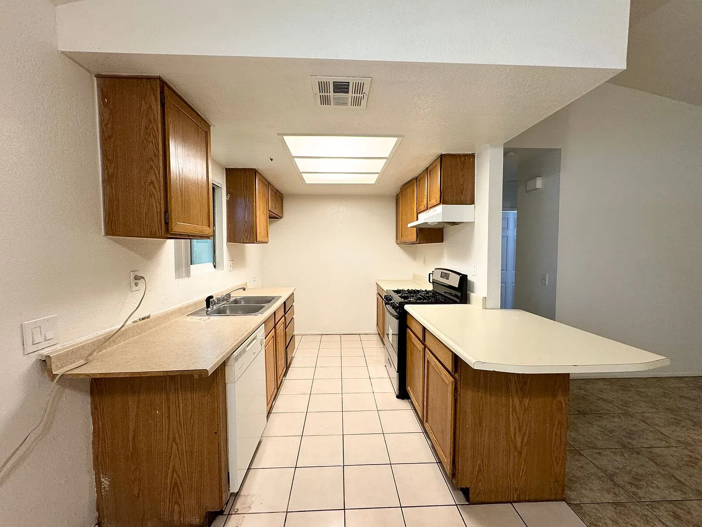 Available Now!! 2 Bed / 2 Bath Apartment In Cathedral City! — Photo 4
