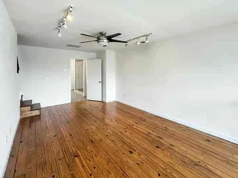 322 Peters St SW #2 — Photo 16
