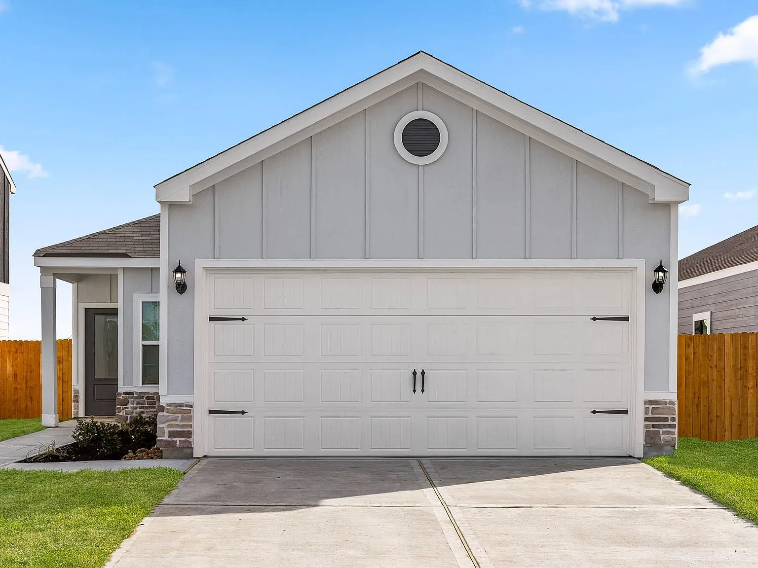 3 bed, 2.0 bath, 1260 sqft, $2,285 — Photo 1