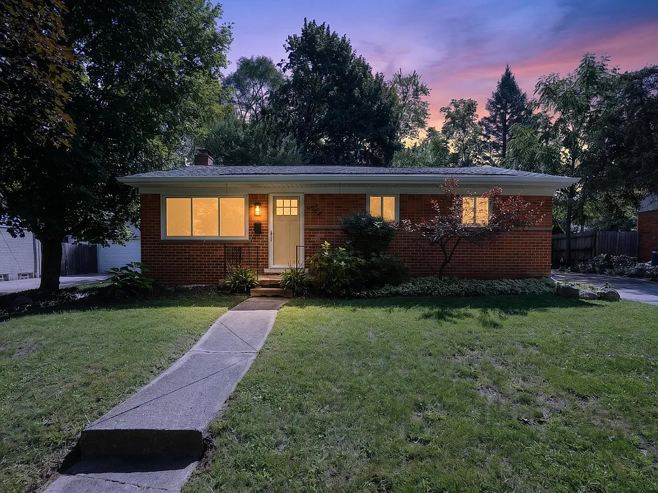 1149 Parallel St