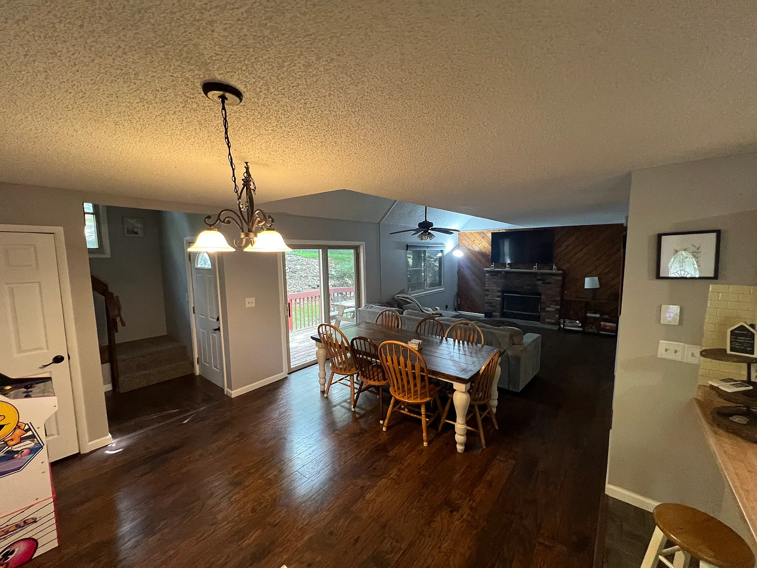 3 bed, 1424 sqft, $2,200 — Photo 2