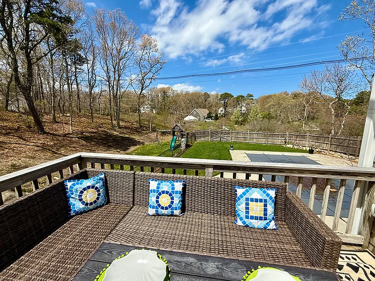 Iris Ln — Photo 23