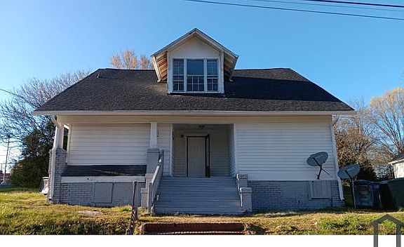 2nd image of 119 W Bell St