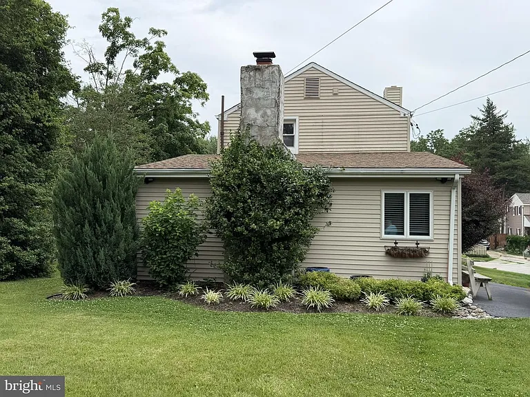 217 Lyster Rd — Photo 2