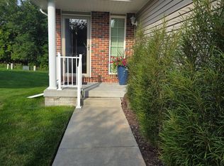633 Carlton Dr, Lincoln, NE 68512