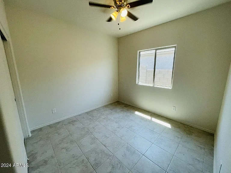 43691 W Yucca Ln — Photo 11