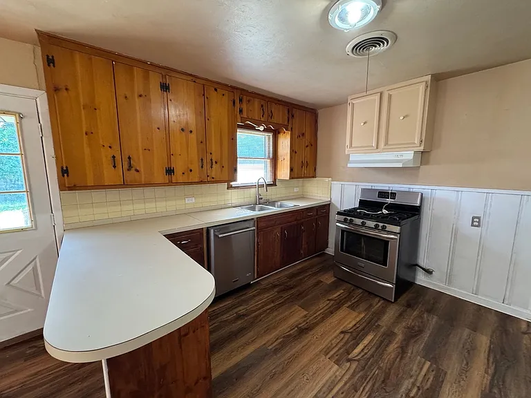 1005 N Willard Dr — Photo 4