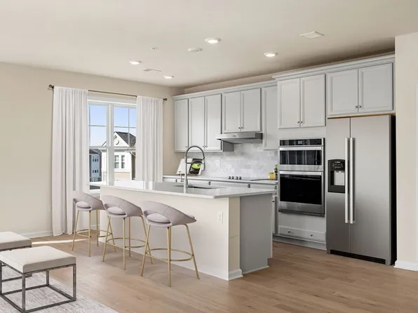 4 Stratton Dr #2201, Woburn, MA 01801