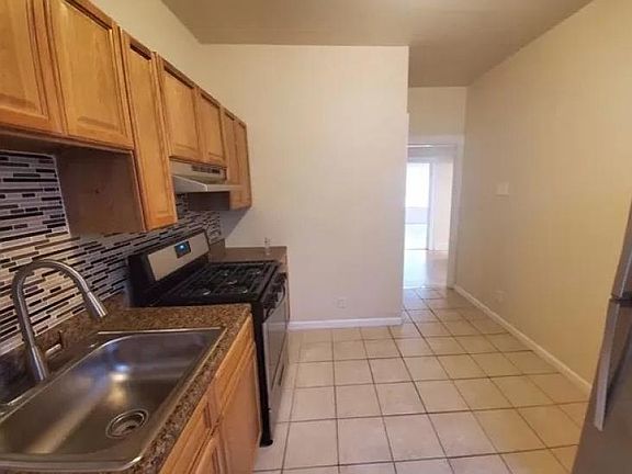4th image of 28 11th Ave