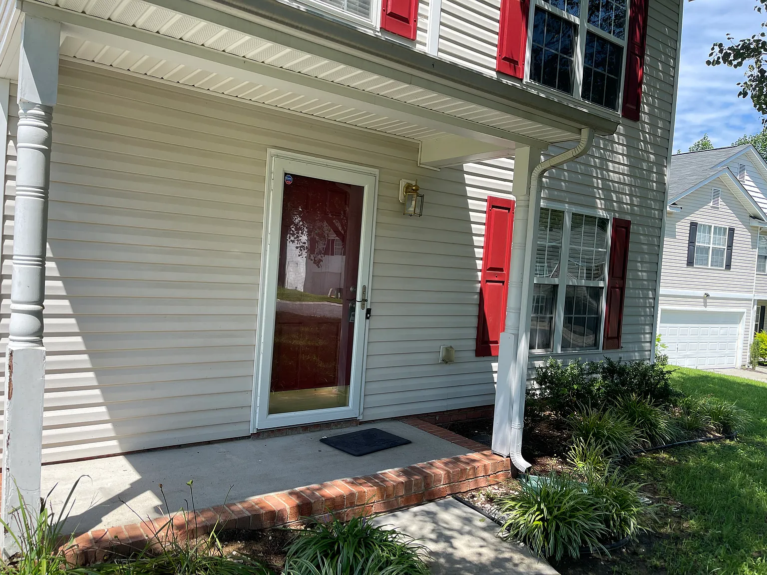 3 bed, 1344 sqft, $1,999 — Photo 2