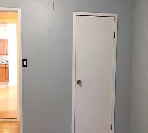5th image of 330 N Beachwood Dr
