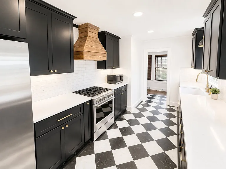 4204 Fairfield Ave — Photo 3