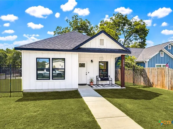 303 Pine St, Luling, TX 78648