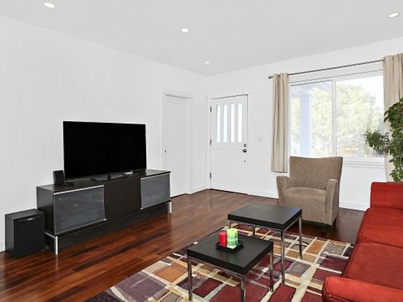 5th image of 4862 Lincoln Ave