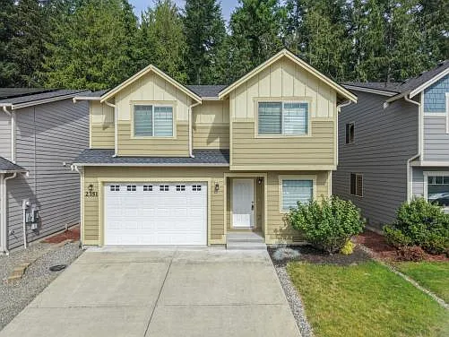 5 bed, 2.5 bath, 2112 sqft, $2,995 — Photo 2