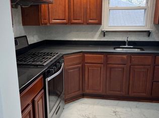 61-27 217th St FLOOR 3, Oakland Gardens, NY 11364