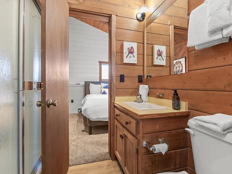 Ensuite Bathroom 3