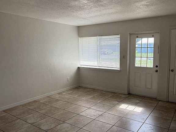 3rd image of 408 SE 7th Ter #8