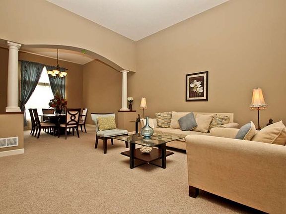 3rd image of 10893 Maple Blvd