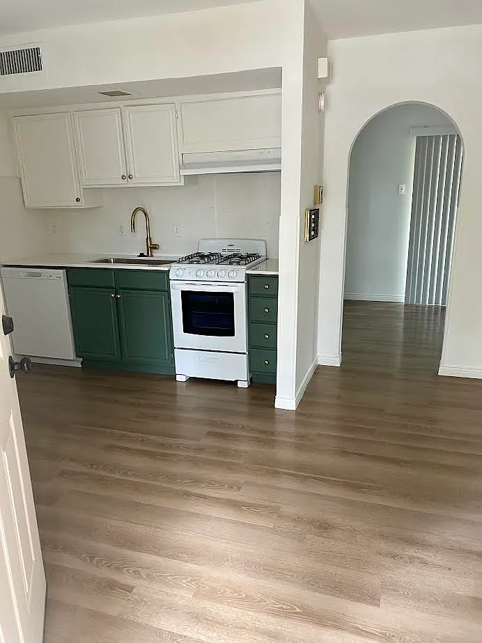Studio, 386 sqft, $1,000 — Photo 4
