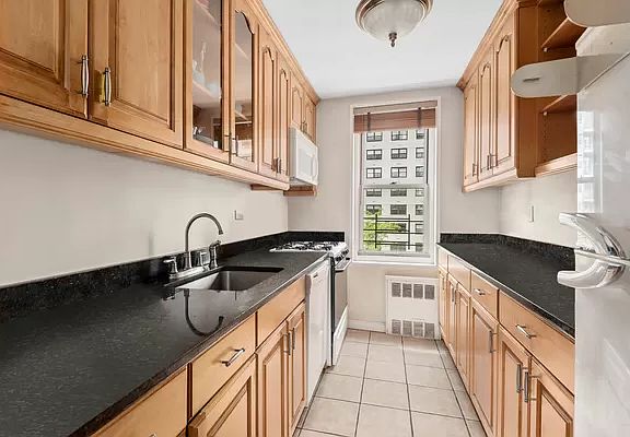 5th image of 309 E 87th St APT 7E