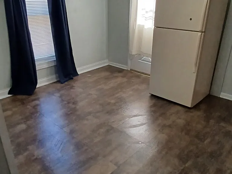 501 Clinton St — Photo 14