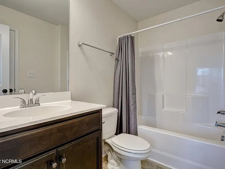 109 Easton Dr — Photo 19